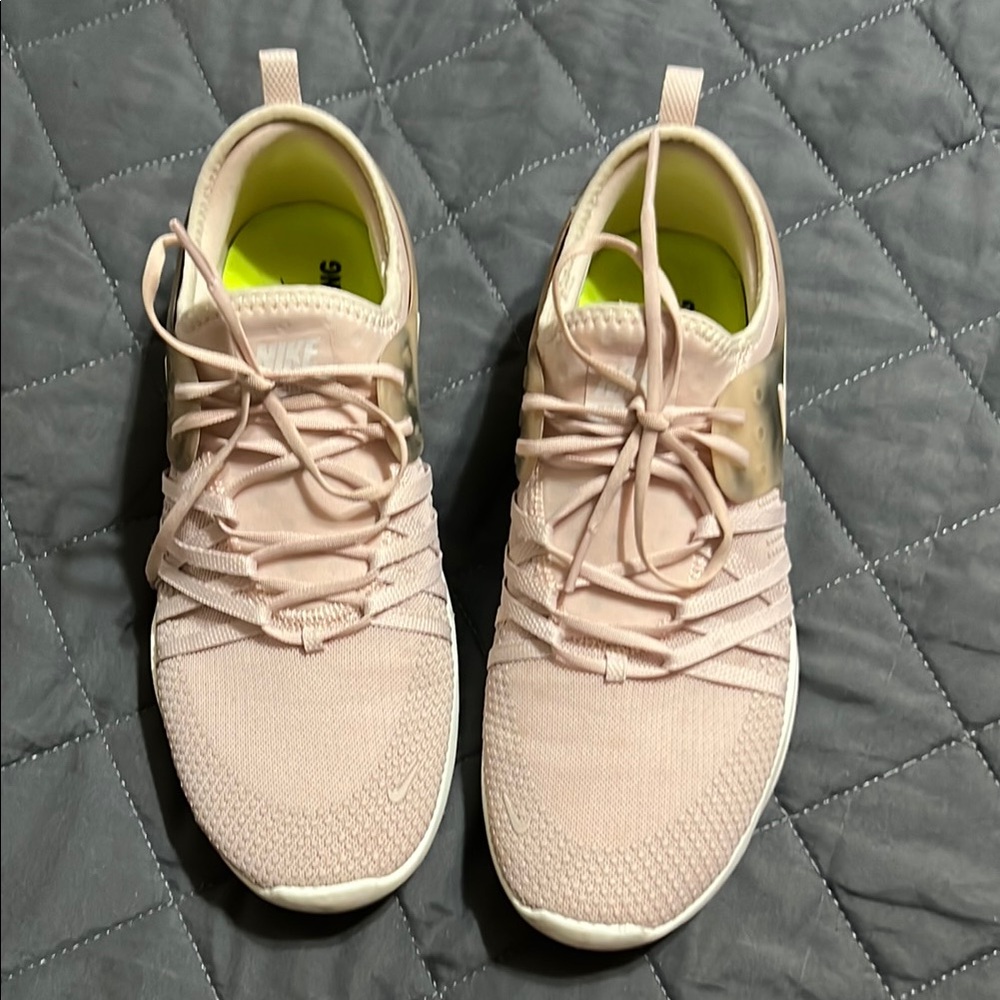 Nike Pink Athletic Shoes Lightweight Knit Design